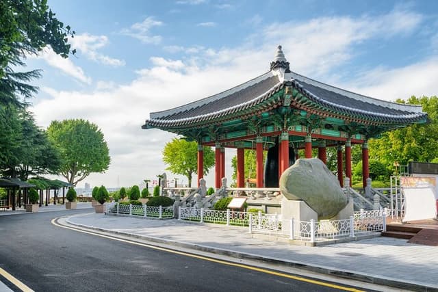 Spiritual Sojourn in Busan, Beomeosa & Hongbeopsa Private Tour