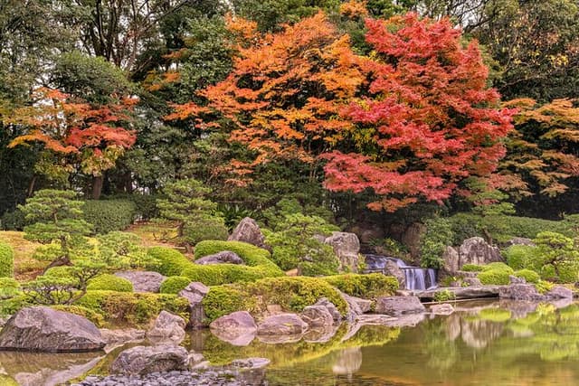 Historic Fukuoka Walk: Castles, Shrines & Canal City Private Tour