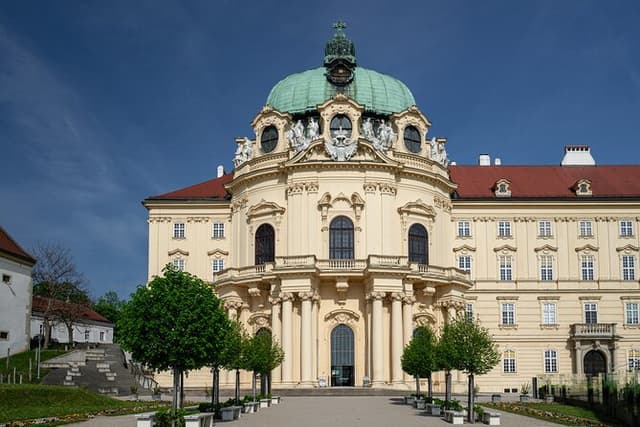 3 Castles & Wine Private Tour in Wachau Valley with Melk Church