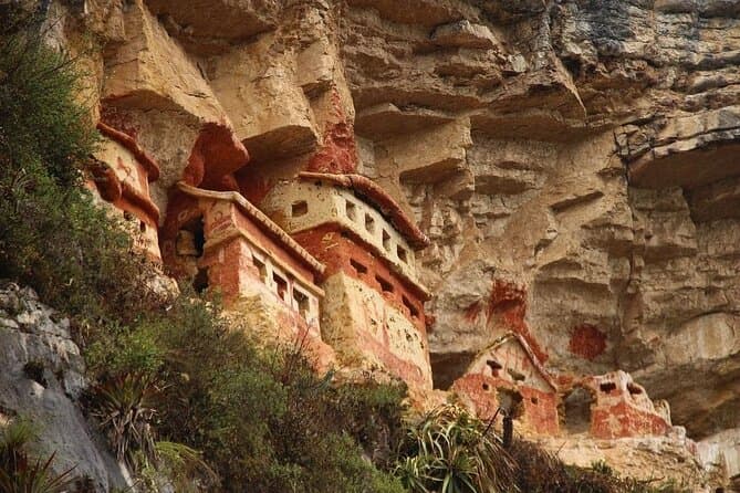 Explore Ancient Wonders: Revash Mausoleums Tour