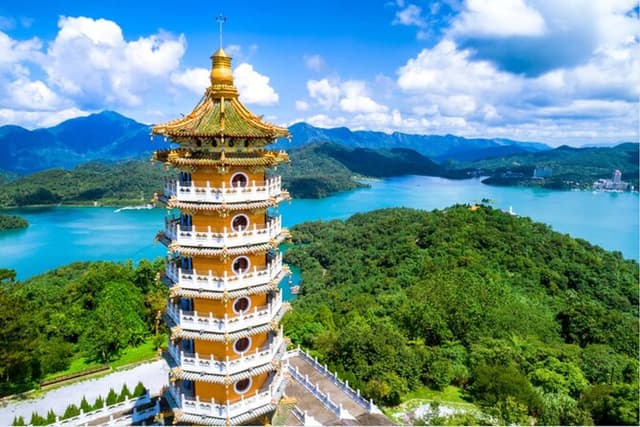 Private Day Tour to Sun Moon Lake from Taipei