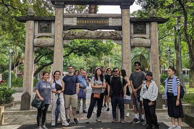 Taipei Old Town - Taiwan Introduction Walking Tour (Tip-Based)