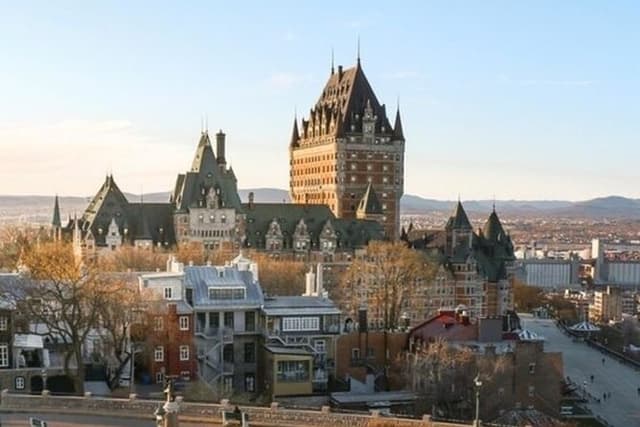Quebec Private Custom Walking Tour with a Local Guide (Private)