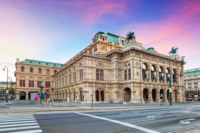 Vienna Walking Tour with Audioguide on Your Smartphone