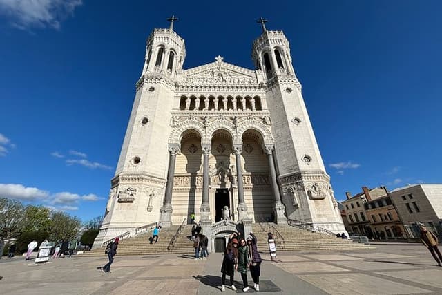 Discorver Lyon in a Private tour with your driver