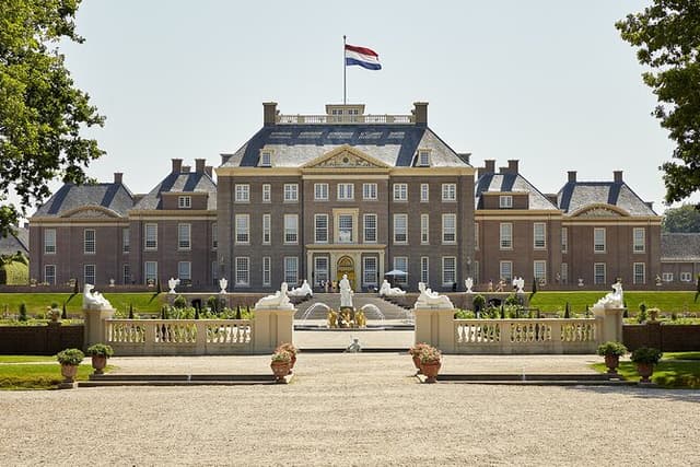 Kroller Muller Museum (Van Gogh) & Palace Het Loo Private Tour