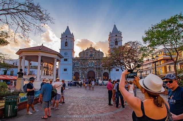 Explore Panama City: Old Panama and Casco Antiguo Combo Tour