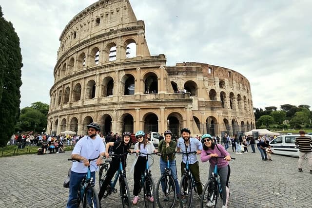 Rome Tour on Quality E-bikes, Small Groups and Local Guide!