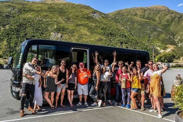 CRUISE SHIP DAY LYTTELTON Hop On Hop Off Wine Tours to Waipara