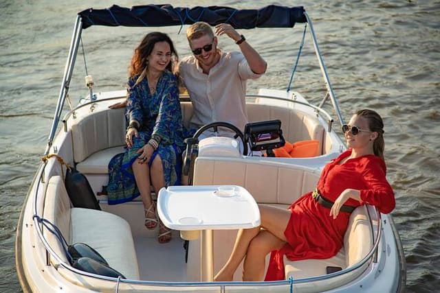 Private Cruise on Vistula in Warsaw for 4 with our Helmsman