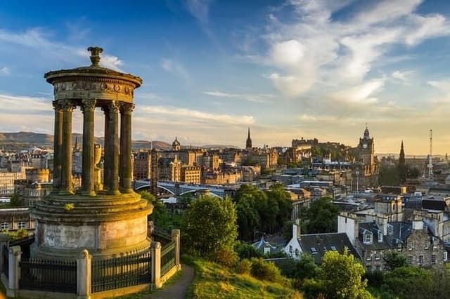 Edinburgh City 4-Hour Private Guided Tour in a Black Cab