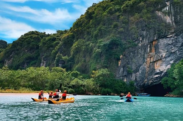 Private Guide Tour From Hue to Phong Nha Cave and Pradise Cave