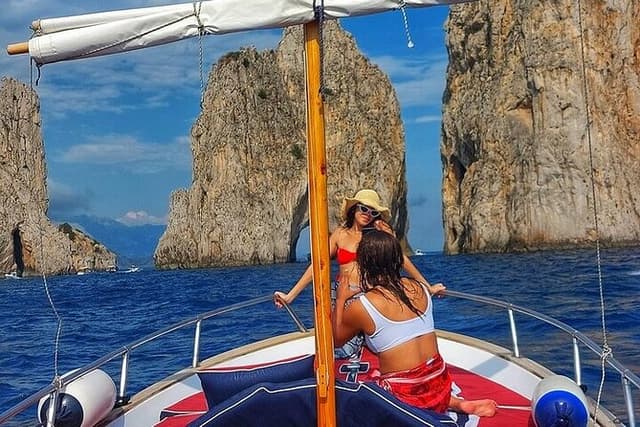 Capri Private Mini-Tour among the Wonders of the Island