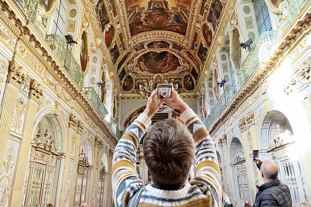 Fontainebleau & Vaux-le-Vicomte Trip with Local Guide & Private Transportation