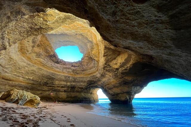 Benagil Marinha & Albandeira Kayak - Local Guide and 4K Photos