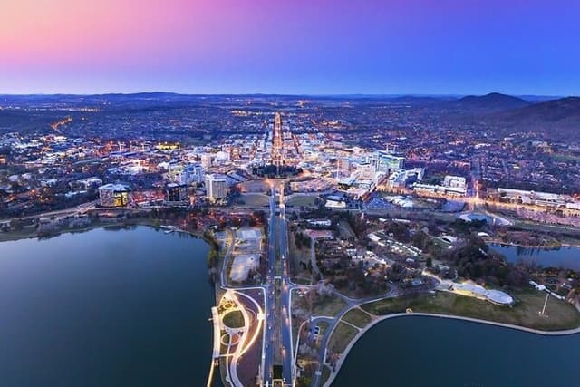 Historic Canberra Family Private Walking Tour Experience