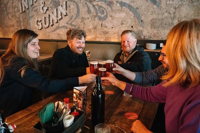 Taste & Tour: Edinburgh Food, Whisky & History Tour, Old Town