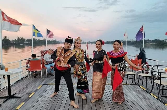 Kuching Heritage City Tour plus Sarawak Sunset River Cruise