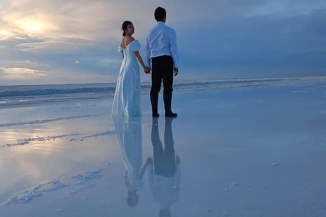 Visit to Uyuni Salt Flats from La Paz Bolivia by Bus