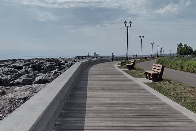 A Self-Guided Walking Tour through Duluth’s Canal Park