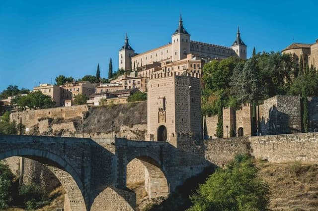 Toledo PRIVATE TOUR VIP PICK UP,TRANSPORT AND ENTRY MONUMENTS