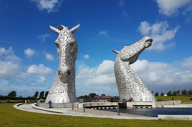 Edinburgh: Loch Lomond, Stirling Castle and the Kelpies Day Tour