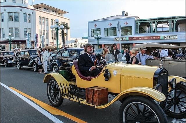 Napier City, Art Deco, Sightseeings + Premium Winery Tour