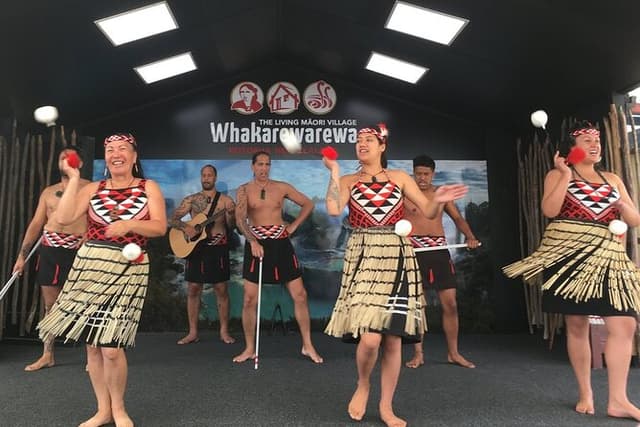 Guided Māori History and Culture Tour to Rotorua and Tauranga