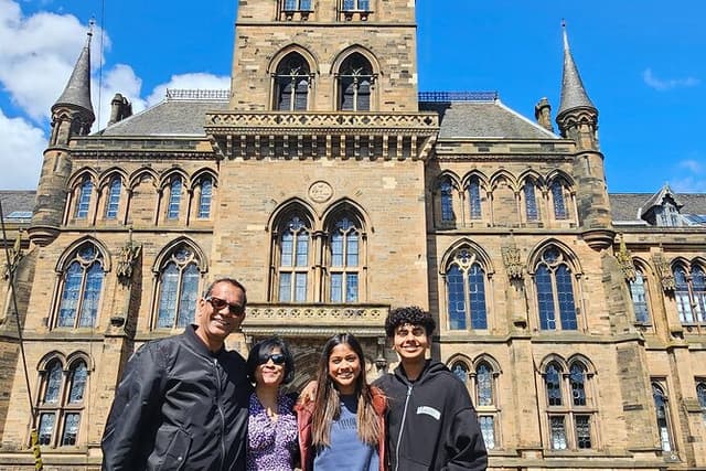Glasgow: Privately Guided Day Tour of Glasgow with local Guide