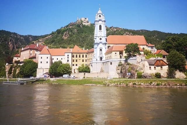 Vienna: Private Tour Wachau Dürnstein and Melk