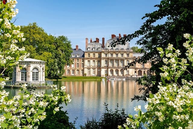 Fontainebleau Castle & Barbizon Half-Day Trip from Paris