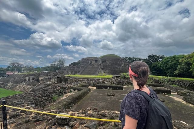 Mayan Pyramids & Lake Coatepeque: All-Inclusive Day Tour