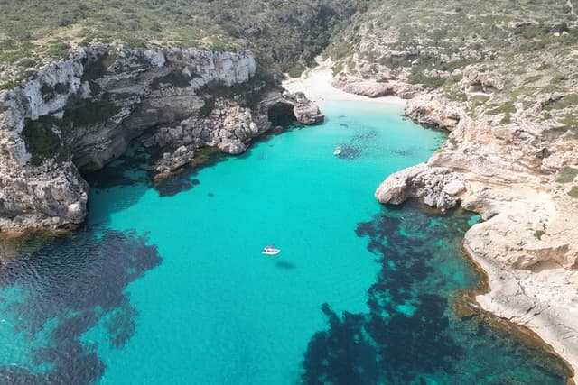 Boat tour Cala Figuera, Es Pontas, Caló de Moro, Cala Marmols
