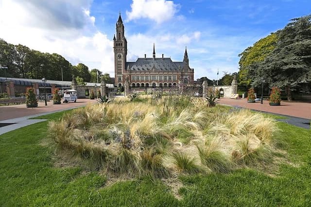 Private Tour The Hague and Delft incl. Mauritshuis from Amsterdam