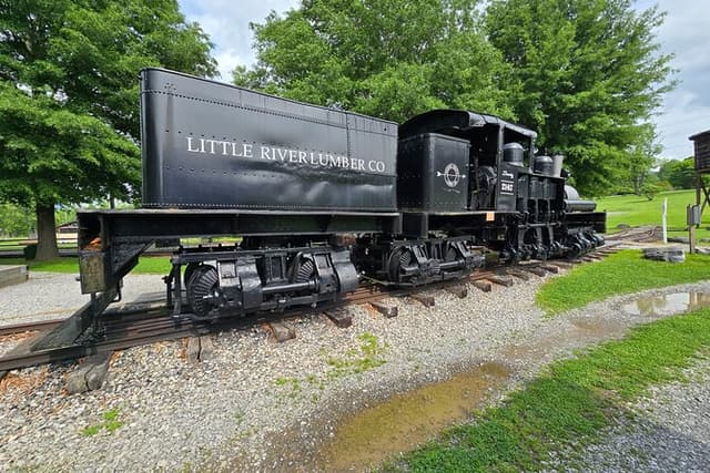 Smoky Mtn Cades Cove, RR/Log Museum-Foothills Pky Spring Tour