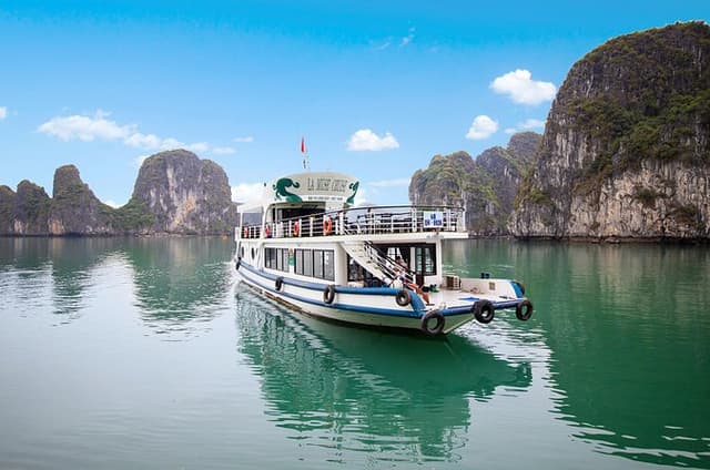 Half Day Explore Bai Tu Long Bay With Lunch, Cave and Kayaking