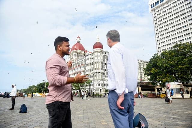 Mumbai Full-Day Sightseeing & Dharavi Slum Tour