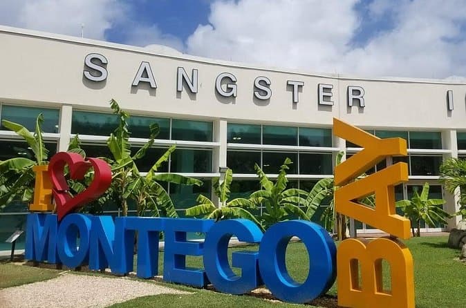 Compare Best Airport Transfers: MBJ to Runaway Bay