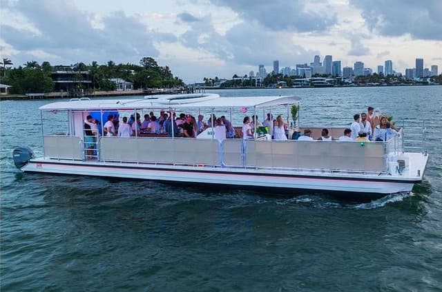 Sunset Cruise | Celebrity Mansions & Skyline