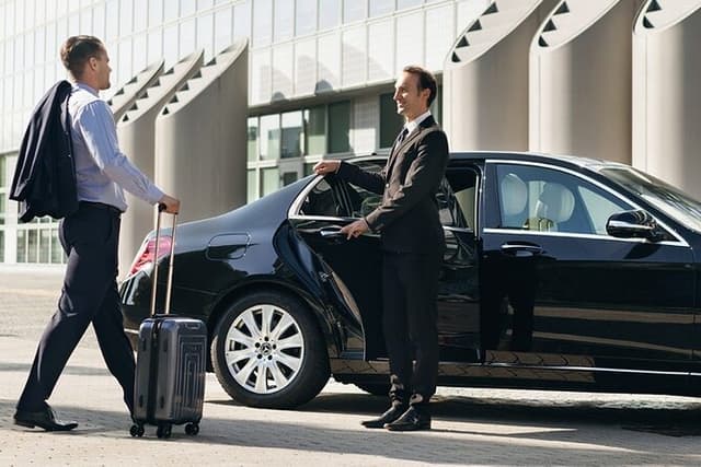 RMF: Luxury Airport Transfer Services With Meeting And Greetings