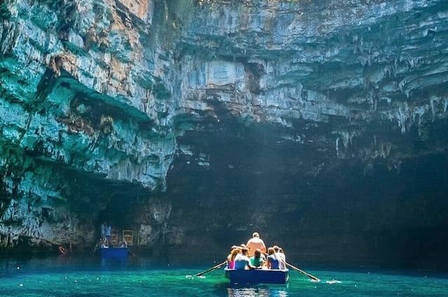 A Day Trip from Hue to Phong Nha: Discover Hidden Gems (Odd Days)