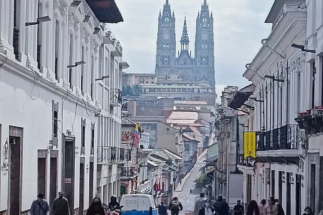 Essential Quito: Private City Tour + Half the World (max. 3pax)
