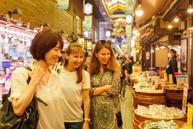Kyoto Nishiki Market Food and Culture Walking Tour (5 Tastings)
