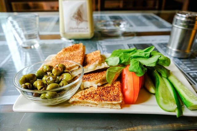 Beirut Street Food Tour | Hummus, Knefeh & Manoushe