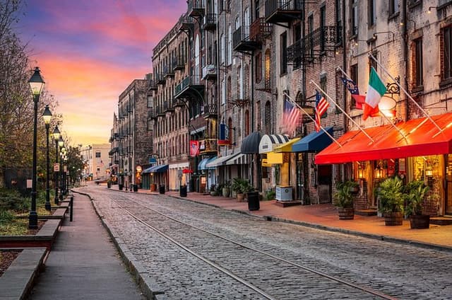 Tails of Savannah: A Family Walking Tour