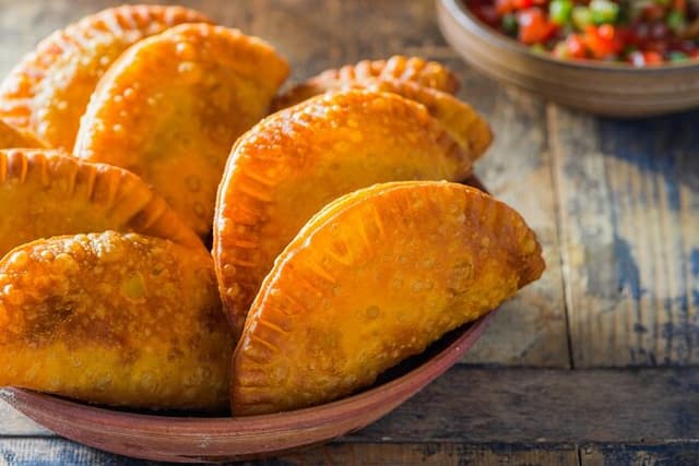 CARTAGENA PROFESSIONAL STREET FOOD TOUR w/ MOUTHWATERING TASTINGS
