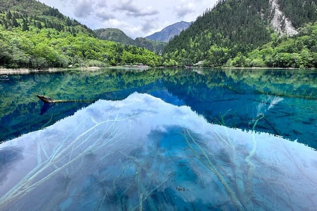 4-day tour of Jiuzhaigou Valley Scenic and Historic Interest Area