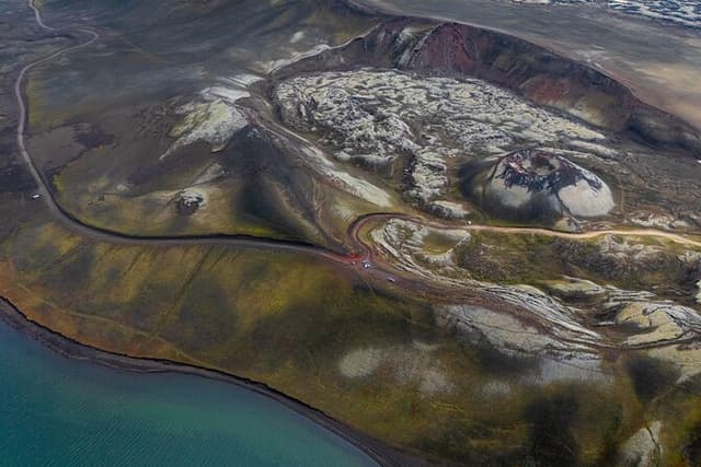 Reykjavík: Landmannalaugar & Icelandic Highlands Super Jeep Tour