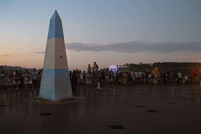 City Tour Puerto Iguazu with visit to Three Frontier Landmark