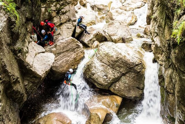 Beginner canyoning in the Starzlachklamm